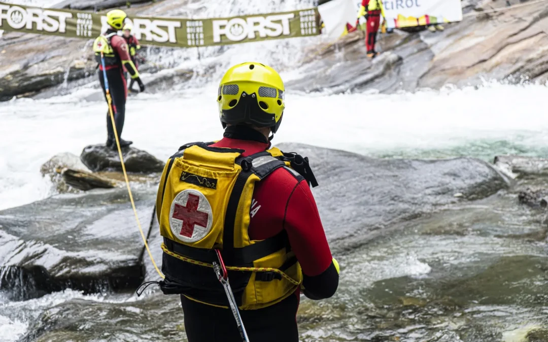 Rettungstechniken bei der Befahrung von schwerem Wildwasser